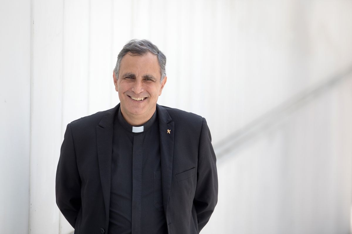 Priest rescues child from organ traffickers