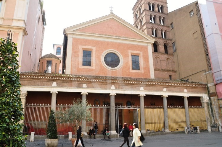 SAN LORENZO IN LUCINA – From pagan to Christian