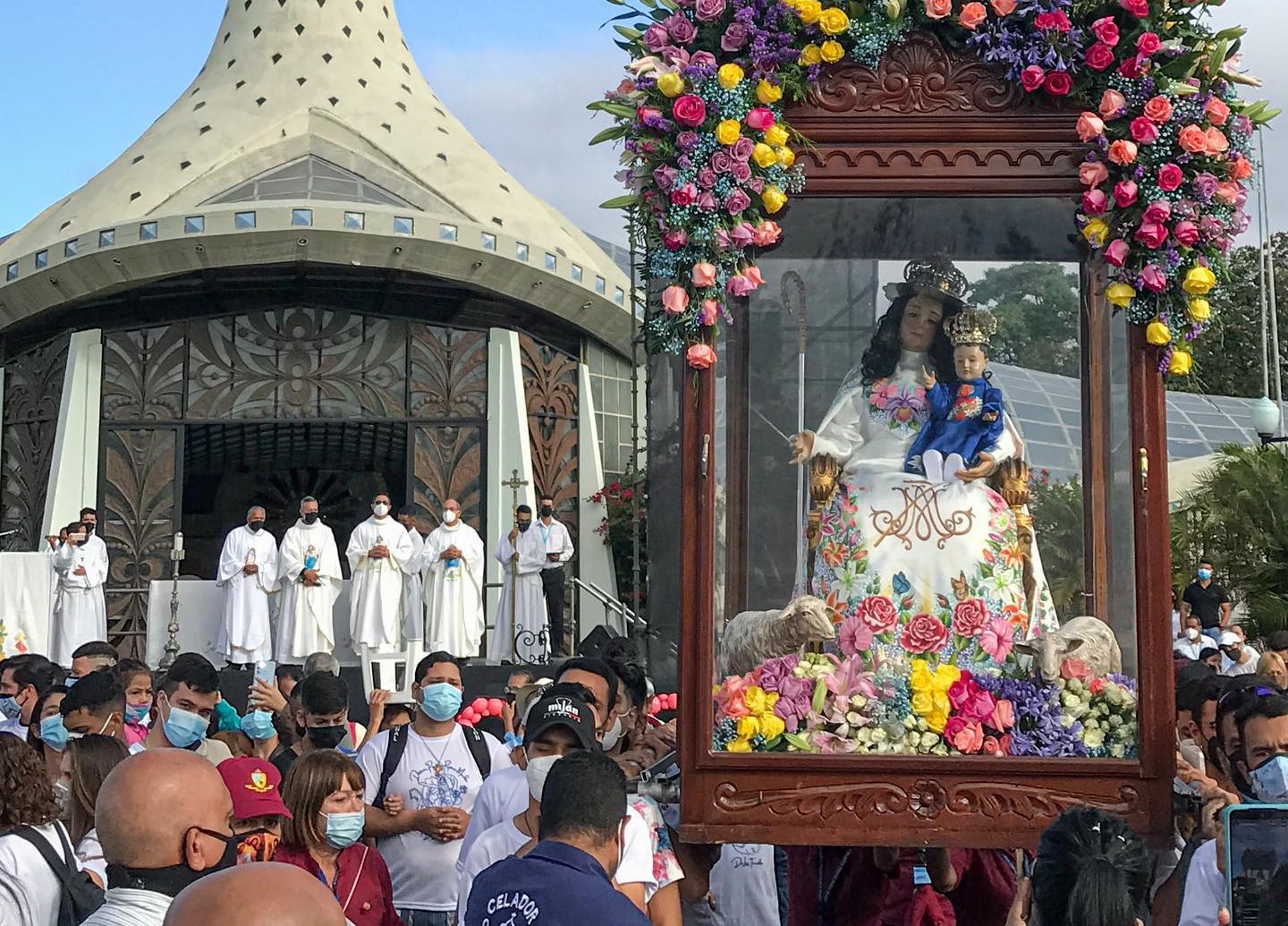THE DIVINE SHEPHERDESS IN VENEZUELA – Mother and Divine Shepherdess, Gathers Her Entire Flock