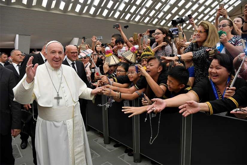 POPE AT WEDNESDAY AUDIENCE – Even if church is persecuted, it never tires of welcoming