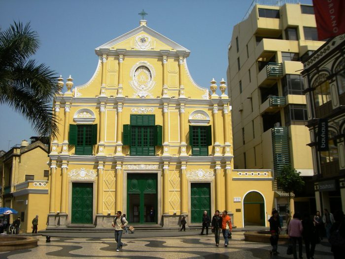 OBRAS NA IGREJA DE SÃO DOMINGOS SUSPENDEM ACTIVIDADE RELIGIOSA