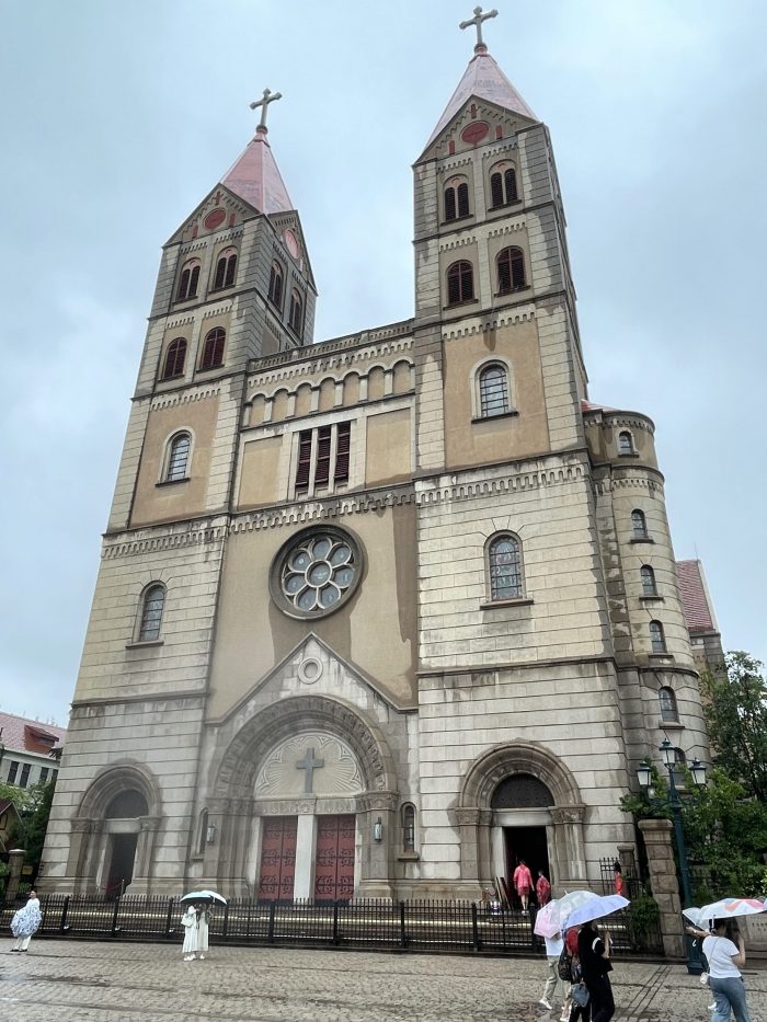 CATEDRAL DE SÃO MIGUEL EM QINGDAO COM MARCAS DE PORTUGALIDADE