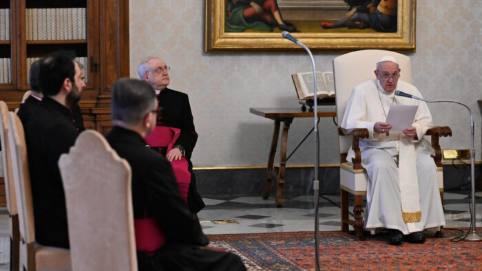 PAPA FRANCISCO EXPLICA A IMPORTÂNCIA DA ORAÇÃO