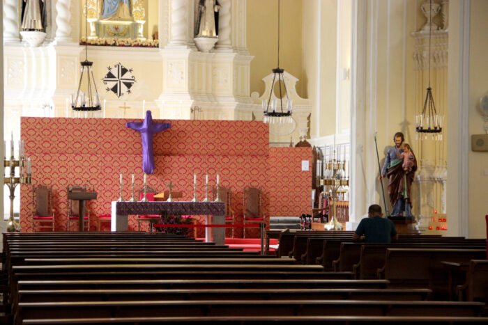 Todos à igreja de São Domingos!