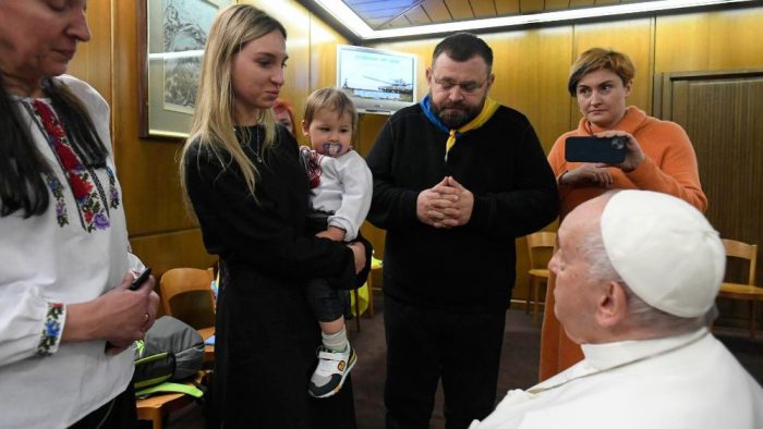 PAPA ASSISTIU A DOCUMENTÁRIO SOBRE A RESISTÊNCIA UCRANIANA