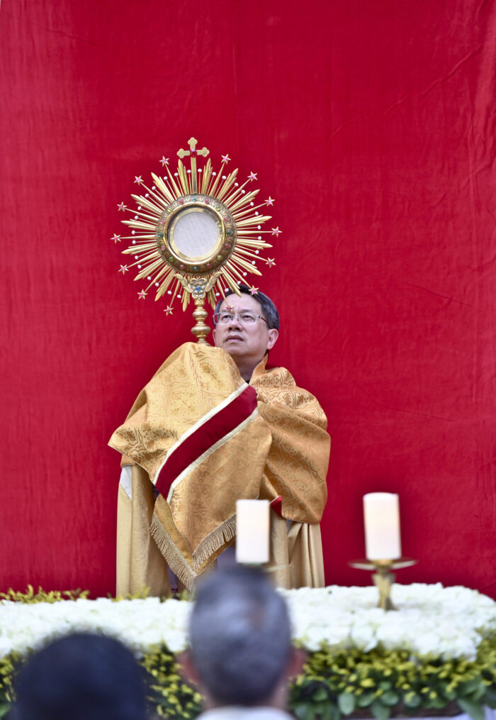 PROCISSÃO DE CORPUS CHRISTI ENCERRA A SOLENIDADE DO CORPO E SANGUE DE CRISTO