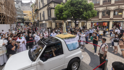 疫情下的花地瑪聖母瞻禮 首次以車輛聖像出遊