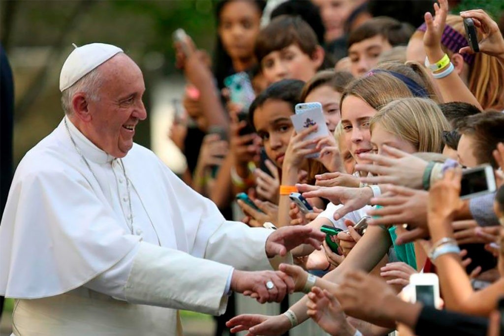 Papa pede nova pastoral juvenil