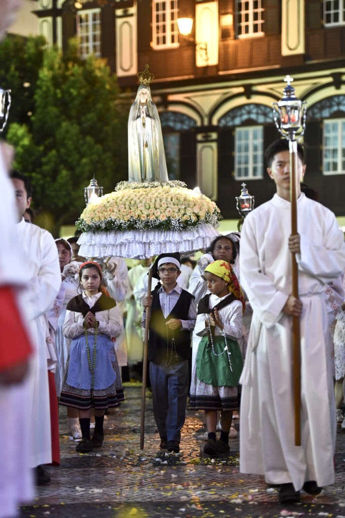 Nossa Senhora sobe à Penha
