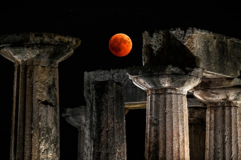 De olhos postos na Lua...