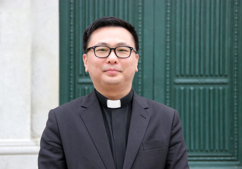 PALESTRAS “MAXIMUM ILLUD”: PADRE CYRIL LAW