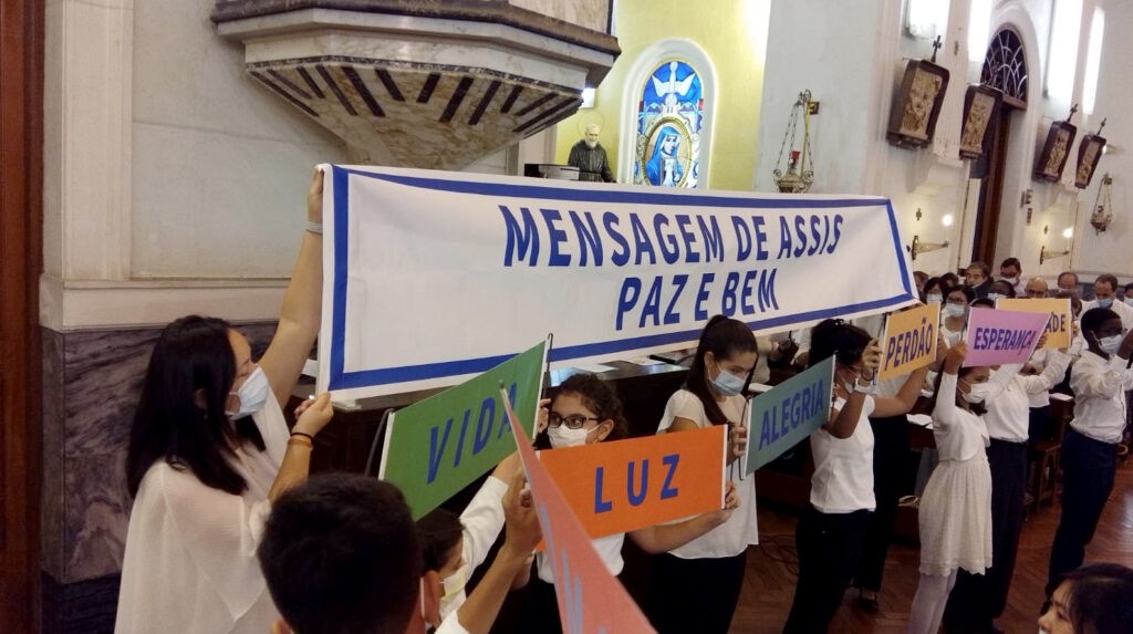 MENSAGEM DE ASSIS: PAZ E BEM