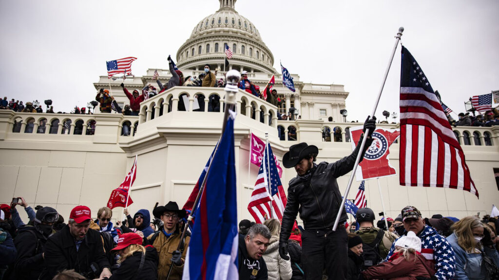 APÓS INVASÃO DO CAPITÓLIO EM WASHINGTON