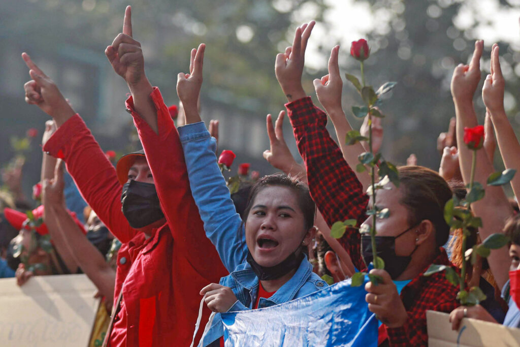 Papa apela à estabilidade e «convivência democrática» em Myanmar