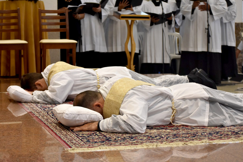 Vaticano promove simpósio sobre o sacerdócio
