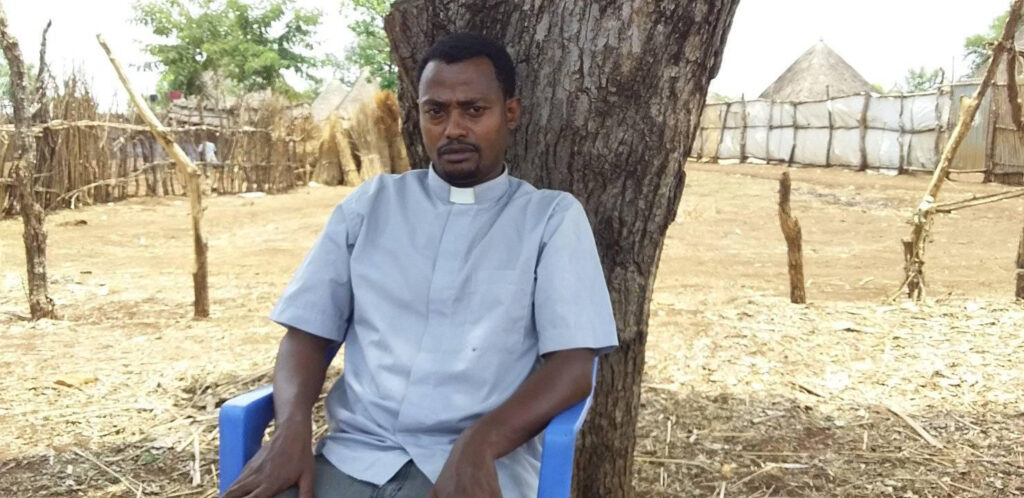 PADRE ABIYOT DESALEGN, SACERDOTE ETÍOPE