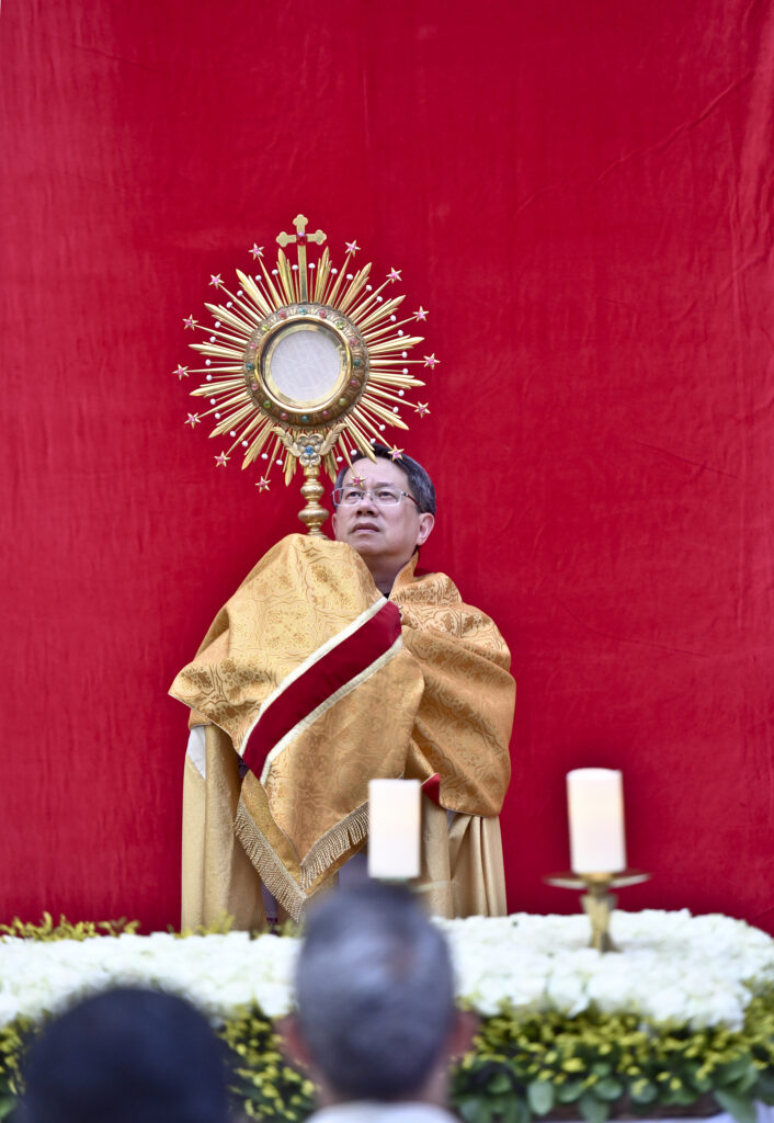 PROCISSÃO DE CORPUS CHRISTI ENCERRA A SOLENIDADE DO CORPO E SANGUE DE CRISTO