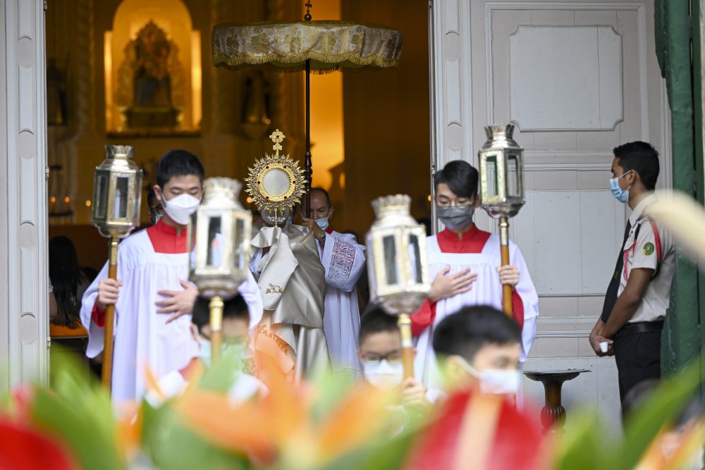 SOLENIDADE DE CORPUS CHRISTI: 24 HORAS DE ADORAÇÃO AO SANTÍSSIMO NO COLÉGIO DE SÃO JOSÉ