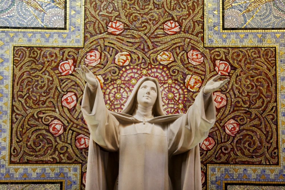 IGREJA EM MACAU CELEBRA ASSUNÇÃO DE NOSSA SENHORA