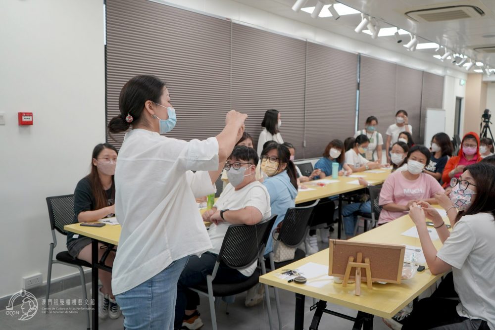 CENTRO CULTURAL NEWMAN: AMANHÃ HÁ CRIAÇÃO DE MINIATURAS