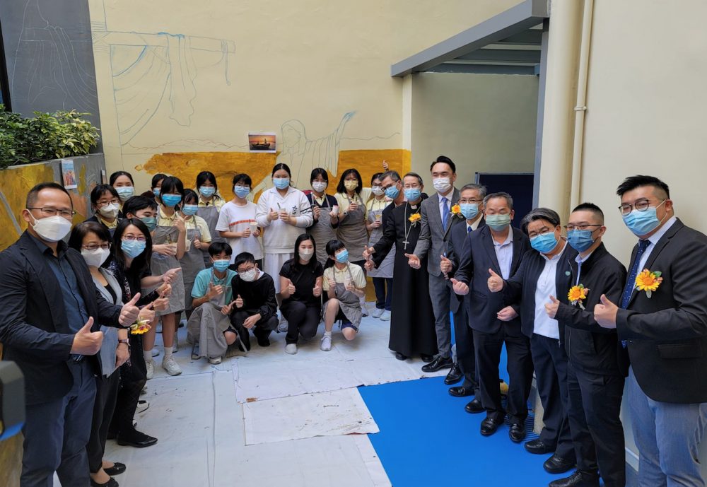 BISPO D. STEPHEN LEE INAUGUROU NOVO CENTRO JUVENIL DIOCESANO