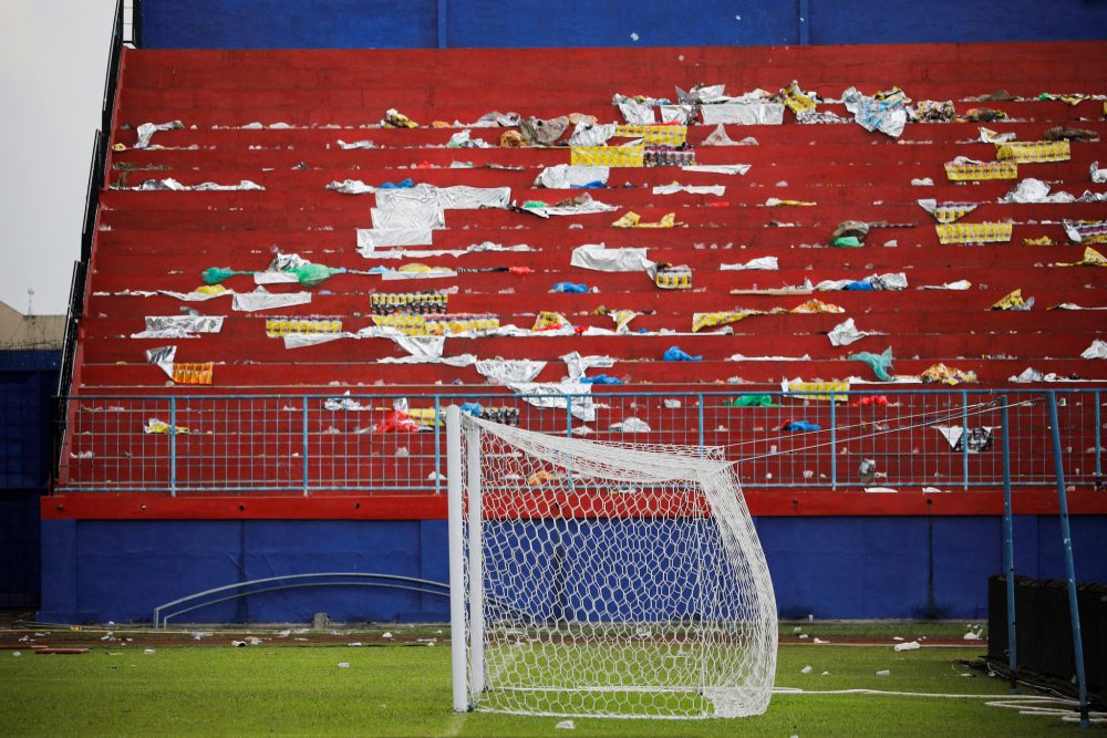 Tragédia no estádio de futebol de Malang (Indonésia)