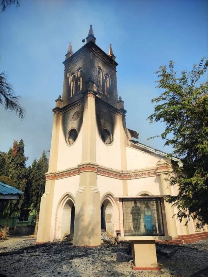 DESTRUIÇÃO DE IGREJA CATÓLICA CENTENÁRIA EM MYANMAR