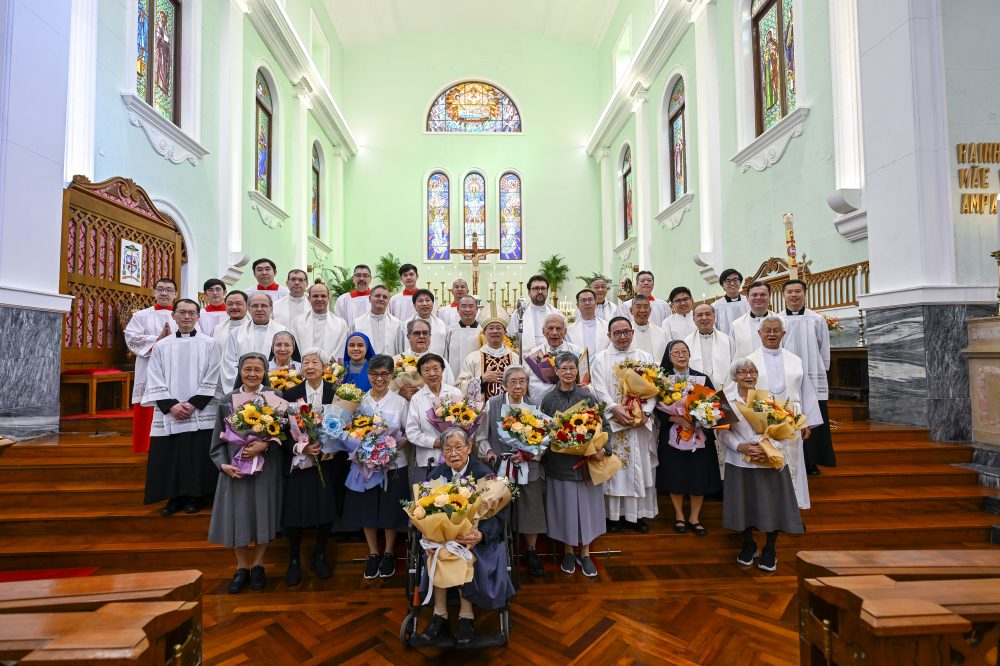 Vida religiosa celebrada por 16 servos de Deus