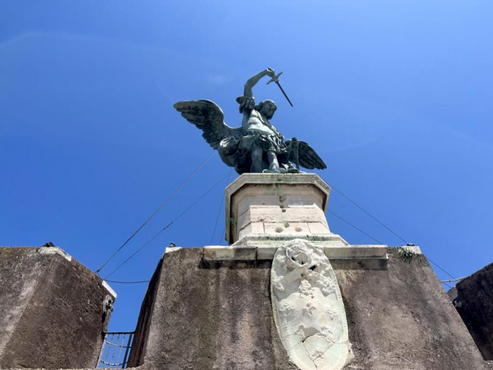 ARCANJOS MIGUEL, GABRIEL E RAFAEL SÃO HOJE CELEBRADOS