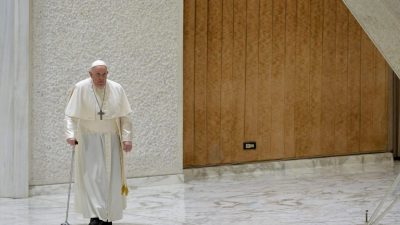 PAPA FRANCISCO TRAÇA RETRATO DIFÍCIL DA HUMANIDADE