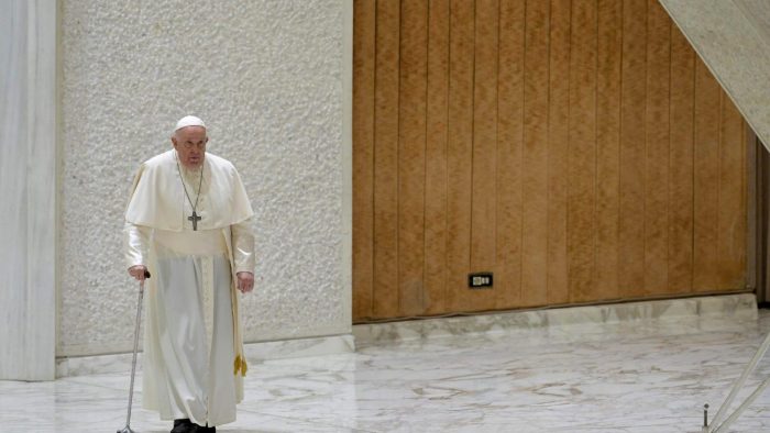 PAPA FRANCISCO TRAÇA RETRATO DIFÍCIL DA HUMANIDADE