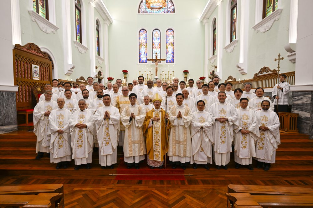 DOIS SEMINARISTAS ORDENADOS DIÁCONOS