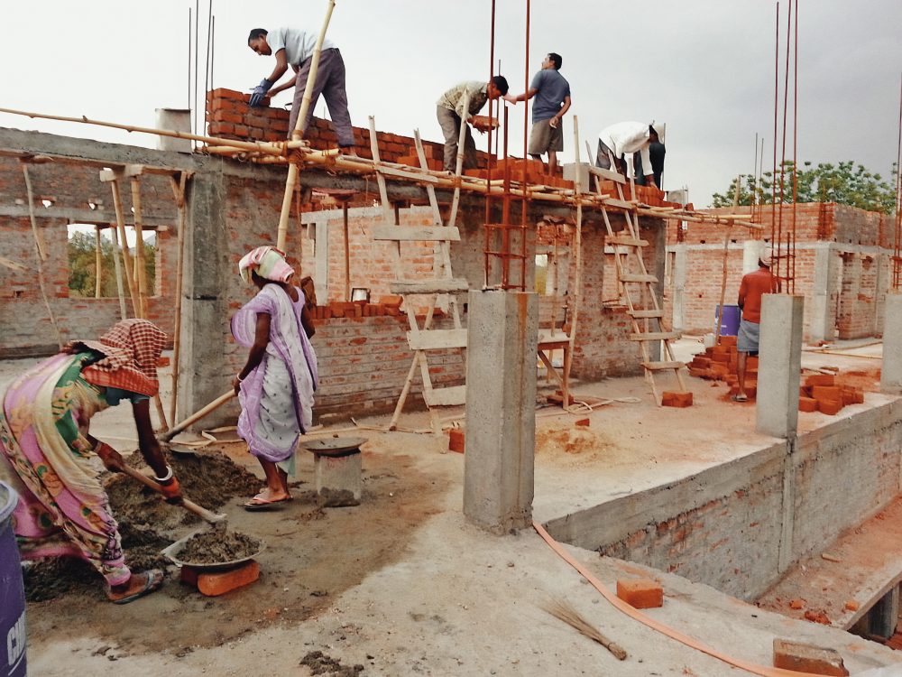 Residentes de Macau ajudam a construir vinte casas na Índia
