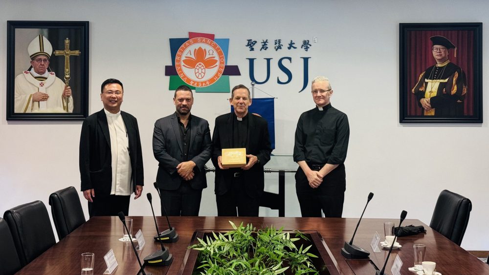 REITOR DA PONTIFÍCIA UNIVERSIDADE DA SANTA CRUZ (ROMA) ESTEVE EM MACAU