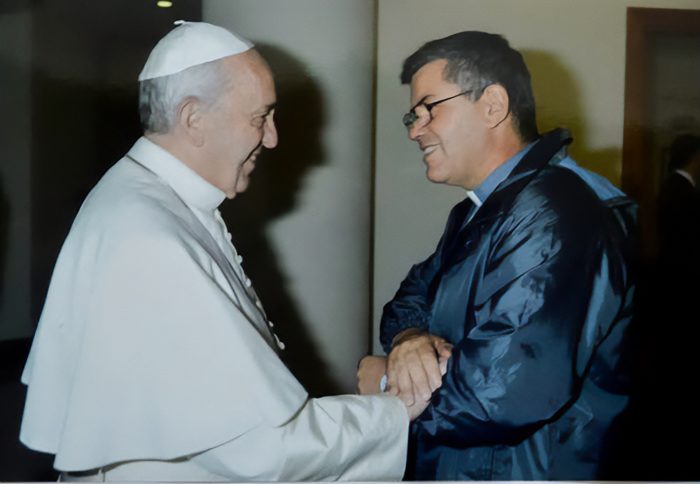 Papa Francisco, homem de simplicidade, amante dos pobres, construtor de pontes