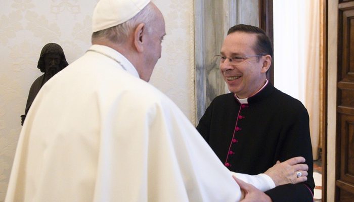 PORQUE O PAPA É O BISPO DE TODOS