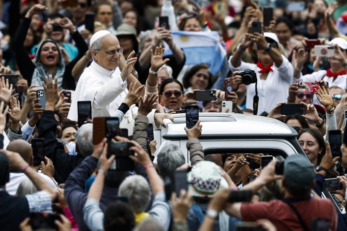 PRIMEIRA AUDIÊNCIA PÚBLICA SEMANAL DO NOVO PAPA REALIZOU-SE NA PRAÇA DE SÃO PEDRO