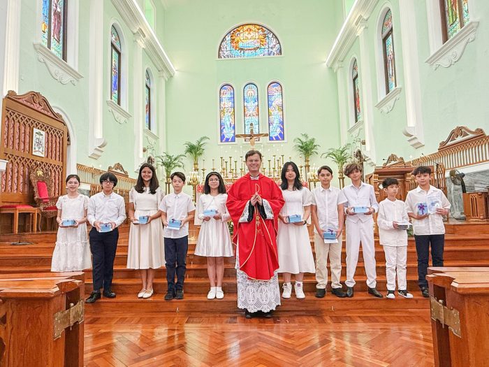 SÉ CATEDRAL: DEZ JOVENS FIZERAM PROFISSÃO DE FÉ NO PASSADO DOMINGO (29 DE JUNHO)