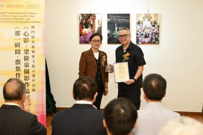 MOSTRA REÚNE TRABALHOS DE IVAN LEONG E DE DEZANOVE OUTROS FOTÓGRAFOS