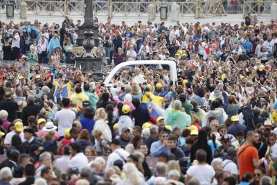 «Deus não permanece distante» do sofrimento humano