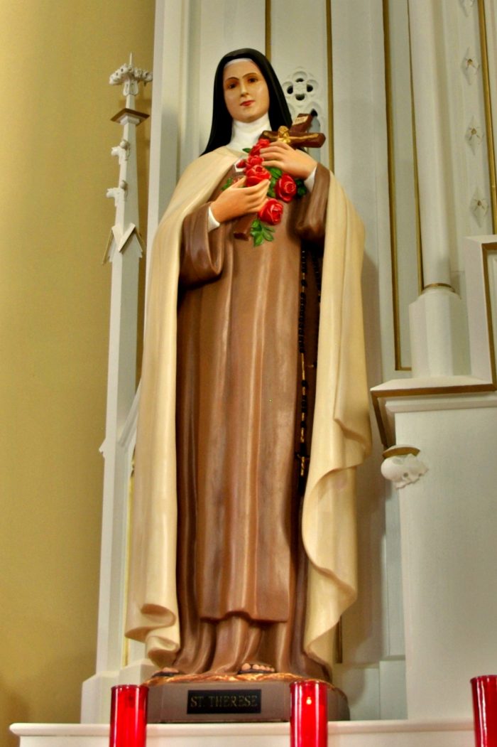 Santa Teresinha é venerada em São Domingos