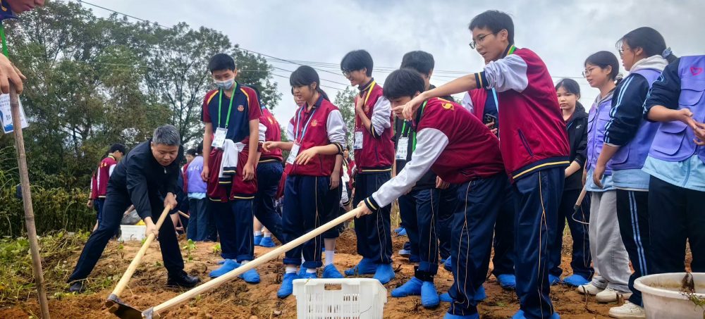 São Paulo visita escola-irmã na China continental