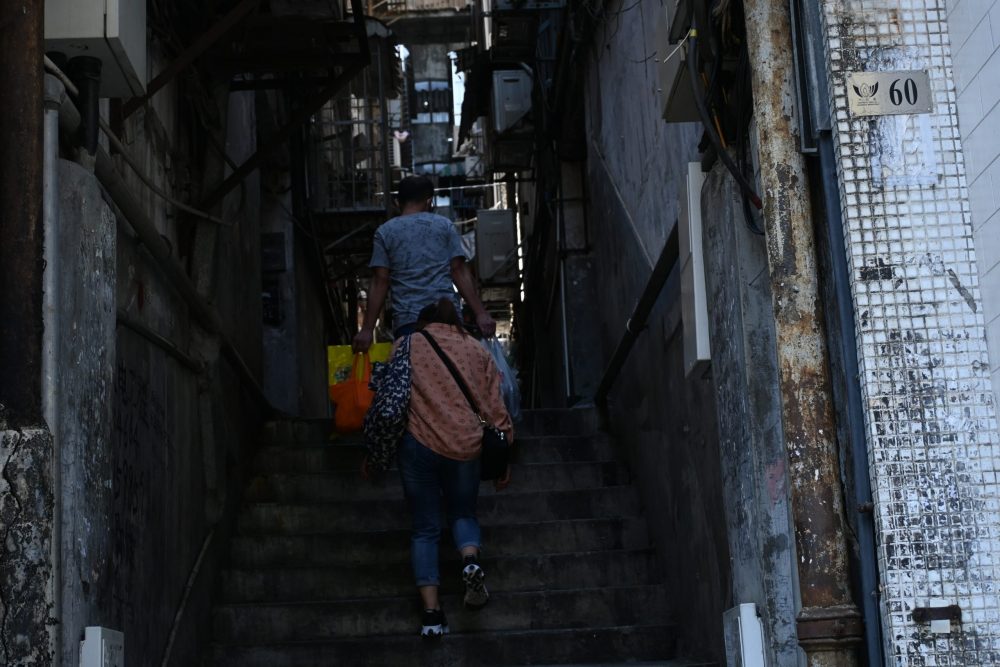 PARÓQUIA DA SÉ CATEDRAL E IRMÃS DA CARIDADE DISTRIBUEM ALIMENTOS PELOS MAIS NECESSITADOS
