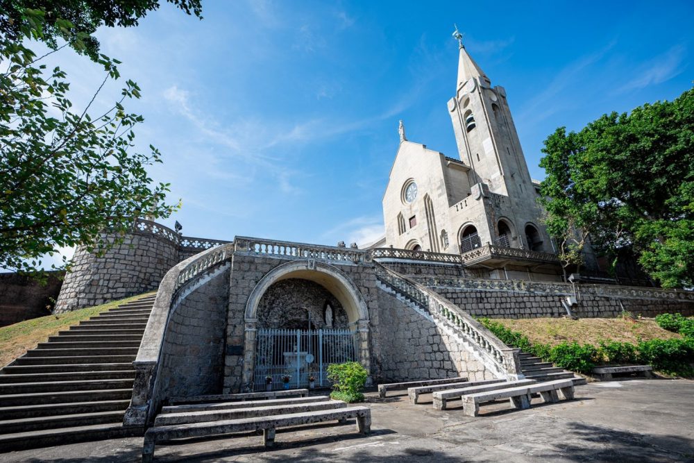 Católicos de língua portuguesa em peregrinação à Penha