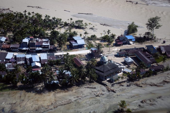 CICLONE TROPICAL SENYAR EM SUMATRA